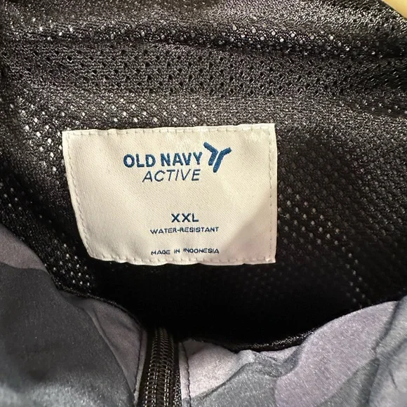 Old Navy Lightweight Water Resistant Jacket - Picture 10 of 10